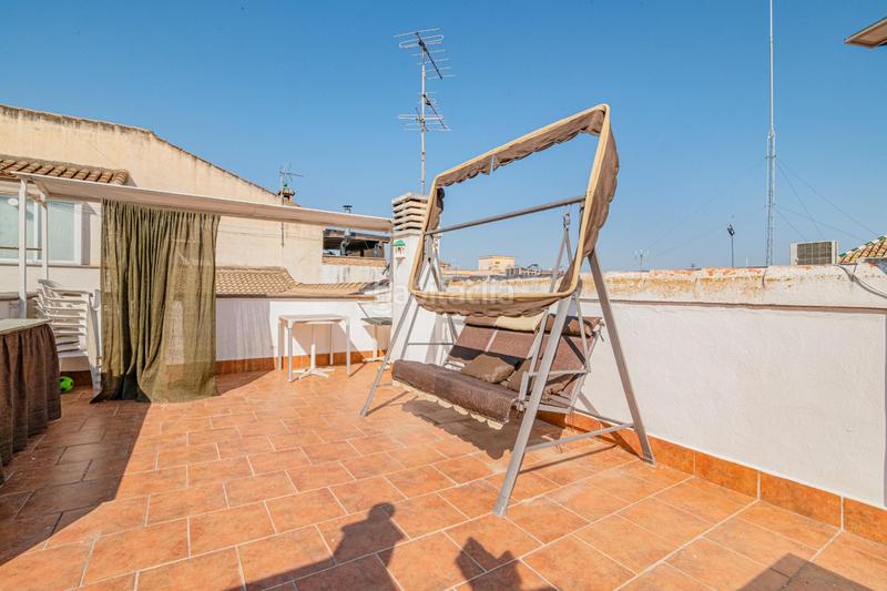 Foto d7a047dd-9cf5-44d8-afd9-f97701ea9934. Piso amplio piso en el centro con terraza, garaje y 3 trasteros. en Maracena