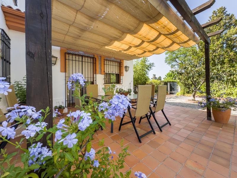Foto b358db1f-1d9d-4db7-ab18-77b5b6703a5a. Chalet en calle pinsapo (cub) chalet independiente en la prestigiosa urbanizacion pantano de cubillas en Albolote
