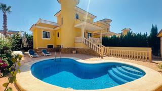 Chalet in Los Almendros