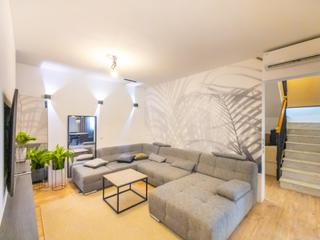 Chalet à Avenida chaparral. Exclusivo chalet con jardín de 1050m2, piscina con agua salada y