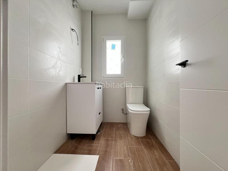 Foto d94aea81-c02b-4d6d-a582-02ed9b1e867e. Piso en calle de aristóteles un pisazo ideal para vivir o para invertir en una zona inmejorable. en Granada