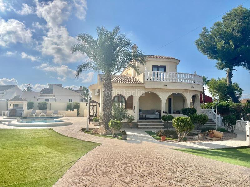 Foto d185f6ef-86af-48da-b561-14b30c26dbf7. Chalet in calle huelma 3 in Zona Carrefour - Urbanizaciones Torrevieja