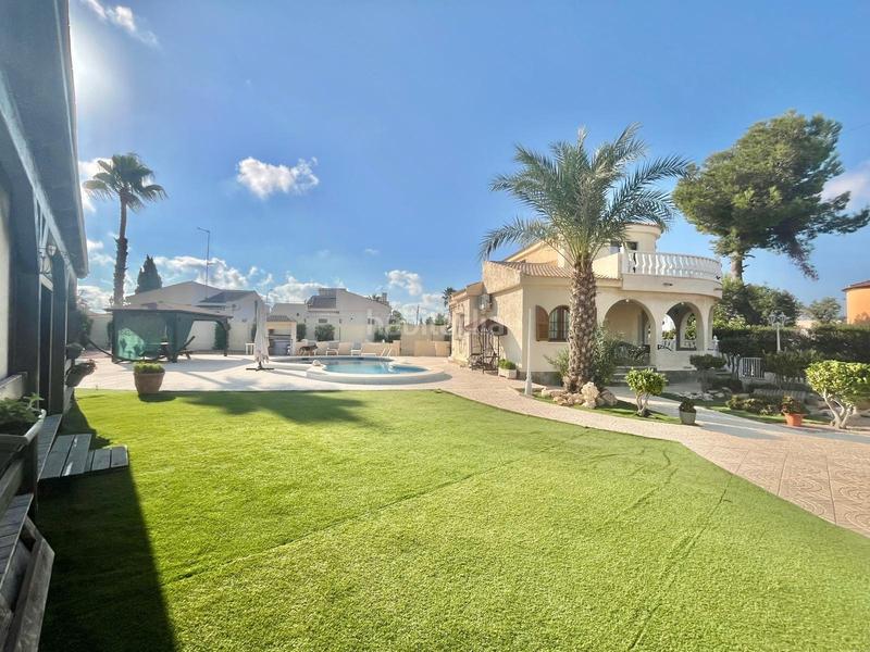 Foto d3e2e814-8cbc-48fa-9c1f-24ac264b4970. Chalet in calle huelma 3 in Zona Carrefour - Urbanizaciones Torrevieja