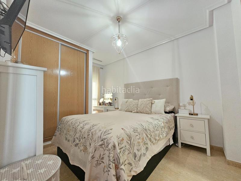 Foto 85d62444-5bbd-4de2-a69a-b626fe26d6f1. Appartement dans calle ramon gallud 98 dans Las Piscinas Naturales Torrevieja