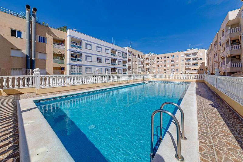 Foto bacb6fcb-8489-4d5a-8c21-e9adfb960386. Apartament amb piscina a Antonio Machado Torrevieja