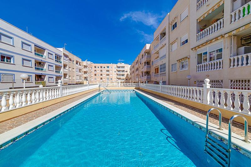 Foto e0aa6d98-c45b-4932-bec4-35e0286df165. Apartament amb piscina a Antonio Machado Torrevieja