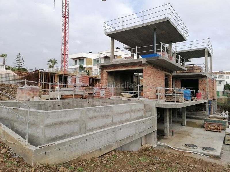 Foto 3dcdf004-750f-4780-abc7-e873f78410fc. Xalet amb aparcament piscina a El Faro de Calaburra - Chaparral Mijas