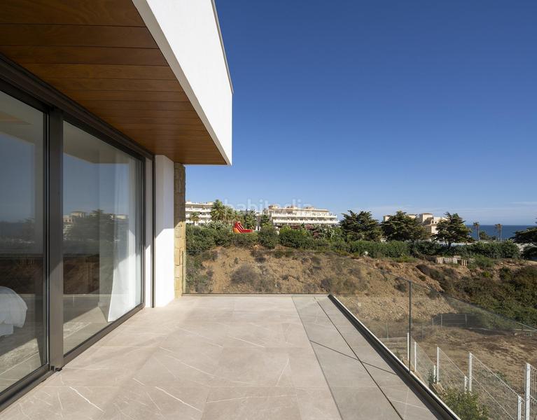 Foto 6cb769fd-6b9e-4b57-87eb-1f910243b1e1. Xalet amb aparcament piscina a El Faro de Calaburra - Chaparral Mijas