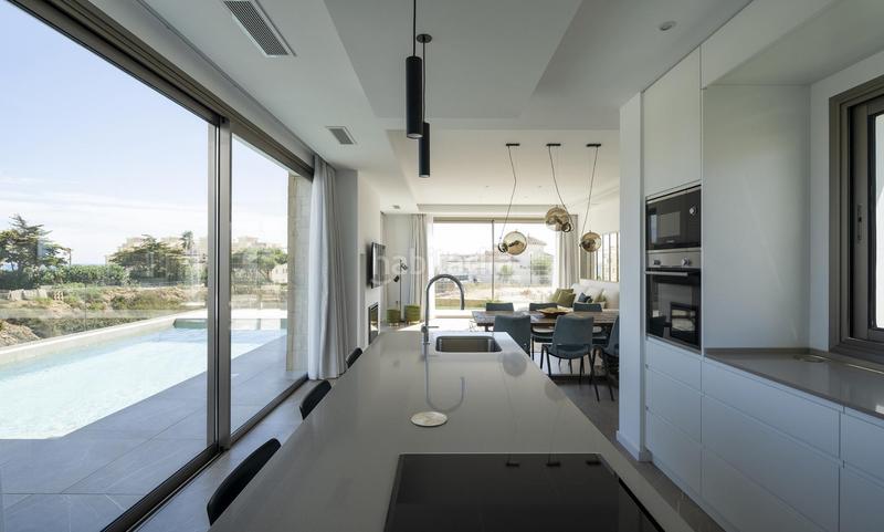 Foto 8b6d6c88-12fc-4c85-aa78-3f242f1506fb. Xalet amb aparcament piscina a El Faro de Calaburra - Chaparral Mijas