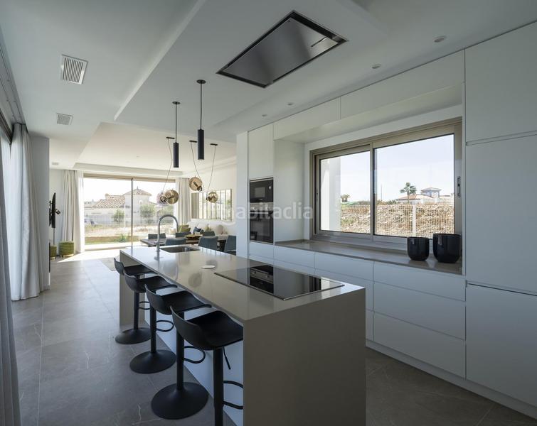 Foto 9c665740-86d0-4091-bfb8-75bc97269549. Xalet amb aparcament piscina a El Faro de Calaburra - Chaparral Mijas