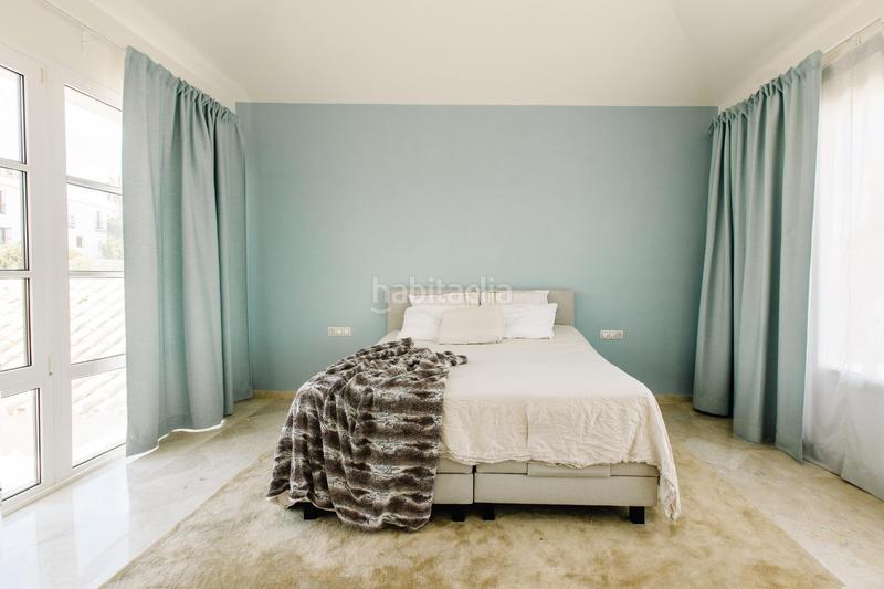 Foto 001f60cb-e4c0-44a3-9f6e-9b370fc77b10. Chalet avec parking piscine dans La Concha - Resina Golf Estepona