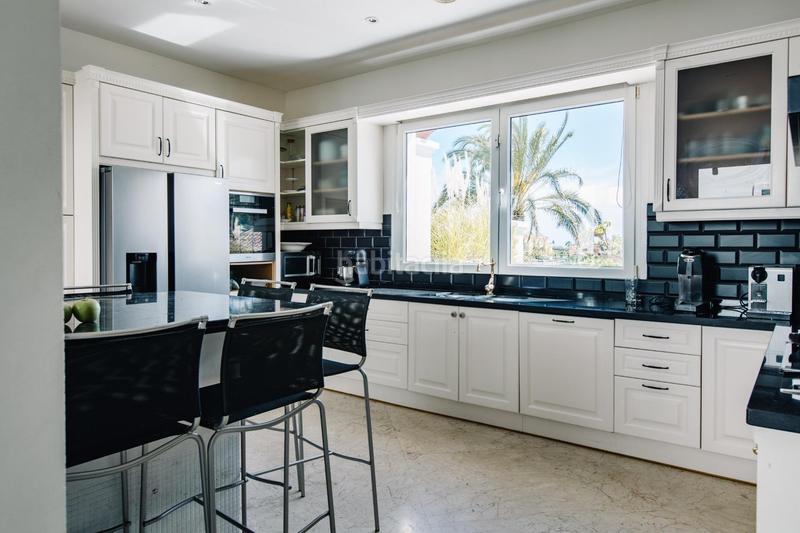 Foto 0d05f941-6225-4eb1-803e-da3598243e0e. Chalet avec parking piscine dans La Concha - Resina Golf Estepona