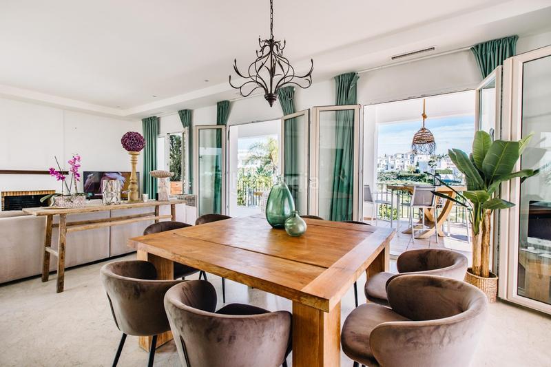 Foto cf9217a9-38fd-4ff7-a932-b45939815772. Chalet avec parking piscine dans La Concha - Resina Golf Estepona