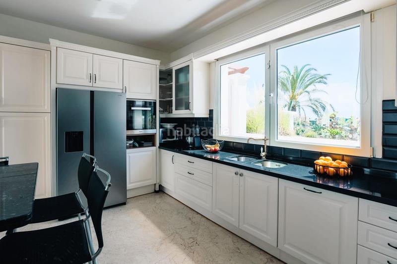 Foto f5b02ad7-45ab-4932-815c-7a65ceea246e. Chalet avec parking piscine dans La Concha - Resina Golf Estepona