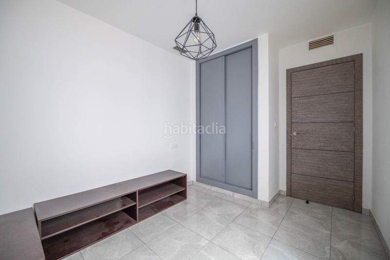 Foto b4bd0f95-5778-4fd6-bfd4-975cbf76126d. Flat with heating pool in Atarfe