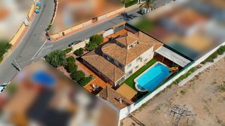 Chalet  Avenida de velázquez. Casa grande, piscina, bodega, cinema, y cocina de verano