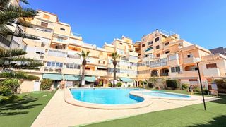 Appartement à Calle marcelina 46. Apartamento rentable en torrevieja con piscina y vistas al mar