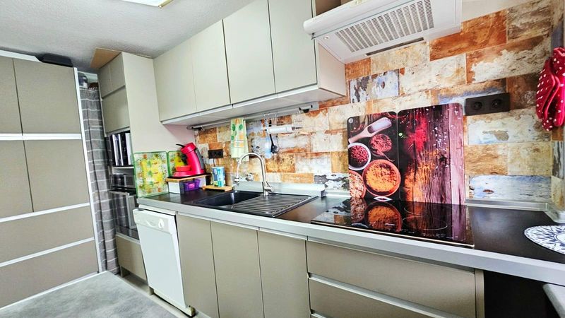 Foto f8109b11-b3d0-47e8-92f9-df7274696e3c. Pis amb piscina a Playa de los Náufragos Torrevieja