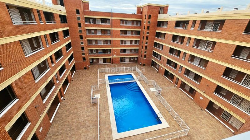 Foto 544454c7-d50e-43c3-8534-51cddb555922. Pis amb calefacció piscina a Playa de los Náufragos Torrevieja
