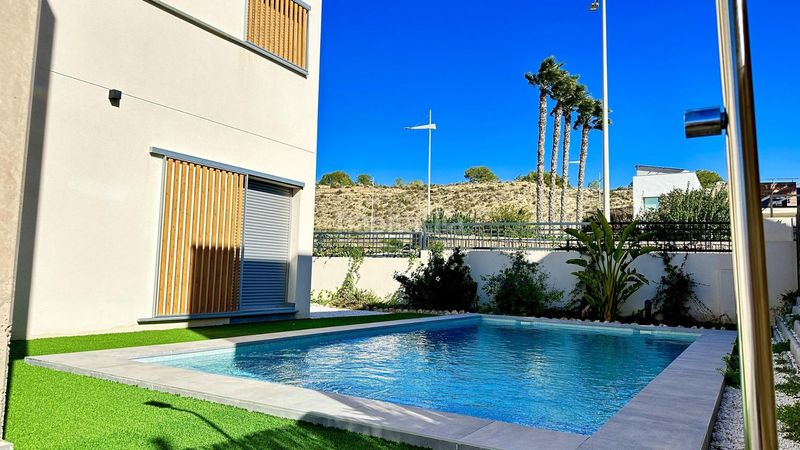 Foto f788a038-7c34-4032-af7c-e14cd26942f3. Xalet amb aparcament piscina a Algorfa