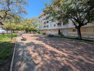 Apartament a Avenida pinoso de 12. 2 dormitorios  garaje, a 200 metros playa de los naufragos