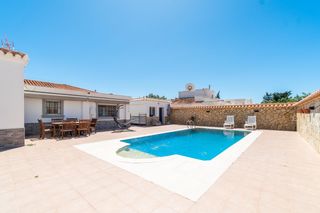 Chalet en Calle pio baroja 29. Chalet independiente con piscina privada y parcela segregable de