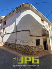 House  Carrer de sant xoxim. Estupenda casa de pueblo en el centro de alcoleja