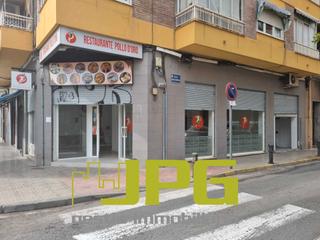 Local commercial  Calle del notario salvador montesinos bonet. Local comercial de esquina con 5 escaparates.