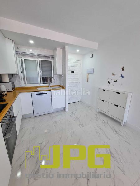 Foto 075876f9-6458-484f-b36a-fc52e492a700. Alquiler piso fabulosa vivienda a 600m del mar en Campello (el)