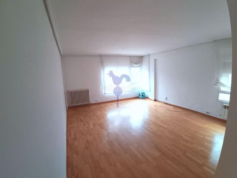 Foto b3aaa4dd-664e-4e62-85ee-8de209fe3bb4. Apartament amb calefacció aparcament a Centro Ciudad León