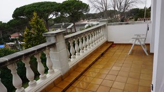Chalet in Llagostera. Chalet con 4 habitaciones amueblado con parking y piscina