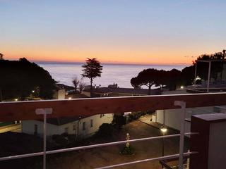 Casa adossada a La Pola i Giverols-Salionç. Casa en venta con licencia turística, vistas al mar  baja precio