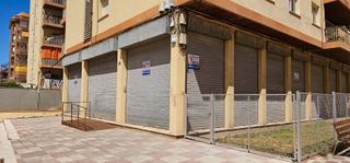 Local commercial à Carrer de pere codina i mont 16. Local en venta fenals
