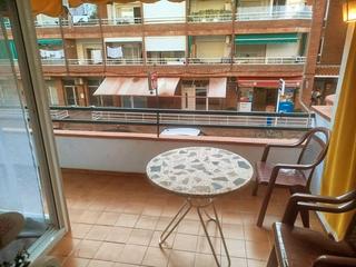 Etagenwohnung  Carrer de riu de la plata 30. 2 habitaciones en  fenals, a 300m de la playa