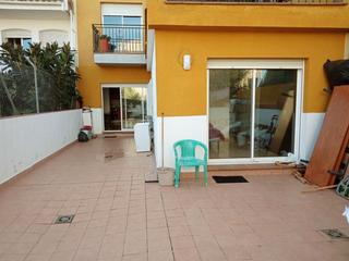 Planta baja  Carrer francesc campdera 38. Piso soleado, con licencia turística y terraza de 100metros