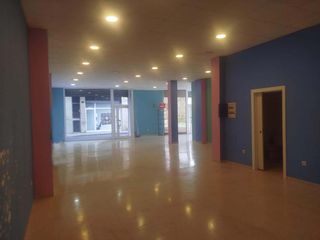 Local Comercial en Carrer de l'aiguaviva 52. Local en venta