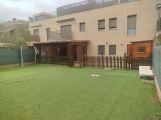 Pis a Avinguda de vidreres 93. Piso con 3 habitaciones y terraza de 100m2 el rieral