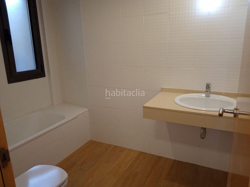 Foto f9bc5fb2-92b4-42f4-9479-4ff09bf126a1. Pis a carrer comte ramon borrell 8 piso reformado en el centro - ¡a 200 metros de la playa! a Lloret de Mar