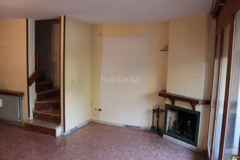 Foto 4a2190d7-ec52-4465-874f-71d54216ac8c. Casa adossada amb calefacció aparcament a Tàrrega