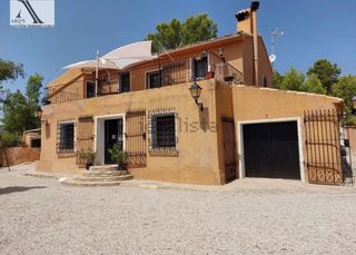 Rent Country house in Aigües. Espectacular masía en busot