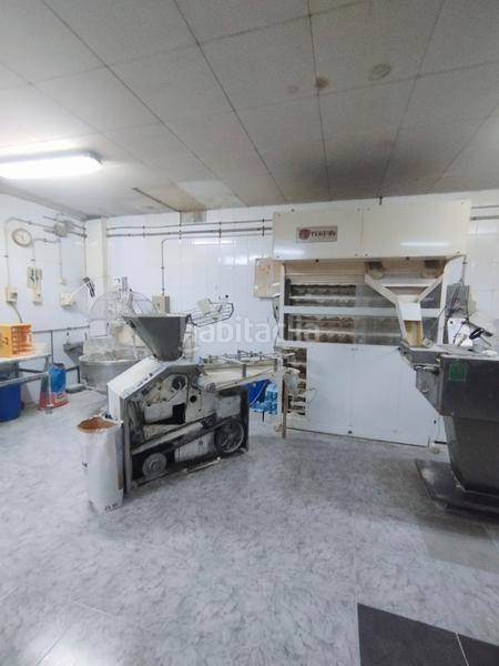 Foto 4e614ed8-d32f-49e1-b2d3-a0c7e3b83871. Traspàs local comercial a Centre Rubí