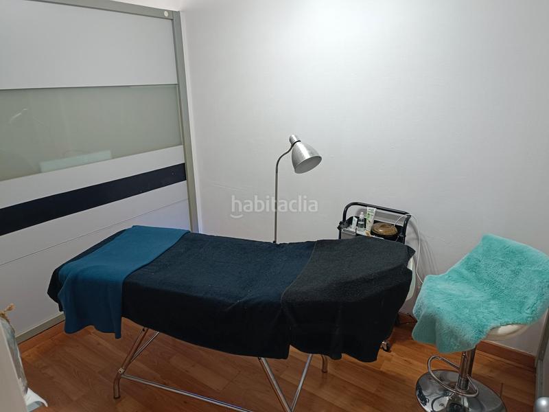 Foto 8453c676-96e0-438c-bebb-640b19180657. Traspaso local comercial se traspasa centro de estetica en rubi en Rubí