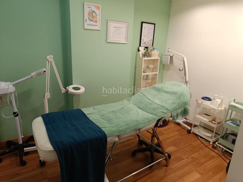 Foto fbb2b199-5952-424f-8d82-e1326d090ab8. Traspaso local comercial se traspasa centro de estetica en rubi en Rubí