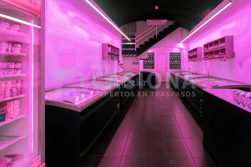 Foto b22239d1-282c-45f2-a7b6-814c8a507fb0. Traspaso local comercial traspaso supermercado congelador en Badalona