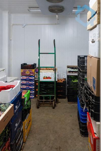 Foto e6bc0394-d246-4961-ba07-3e92f5f0096d. Traspaso local comercial traspaso fruteria y verduras en Santa Coloma de Gramenet