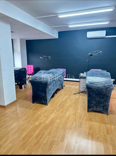 Foto 95984a40-f472-4c27-882b-cefbd23ad2cb. Traspaso local comercial traspaso centro estética con licencia peluquería. en Barcelona