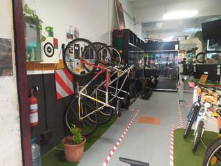 Umzug Geschäftsraum in Sagrada Família. Traspaso tienda reparacion bicis / patinetes