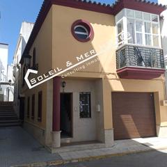 Maison  Calle del arco. ?? **¡tu nuevo hogar en el corazón de chiclana te espera!**