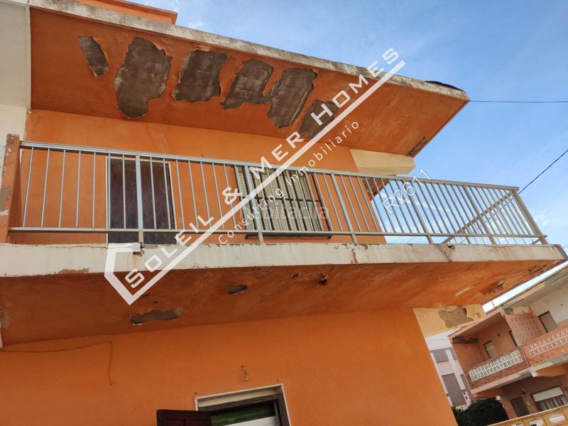 Foto bc29d8c1-abbd-4743-a9ce-b3463102de8a. Casa adossada a El Perelló Sueca