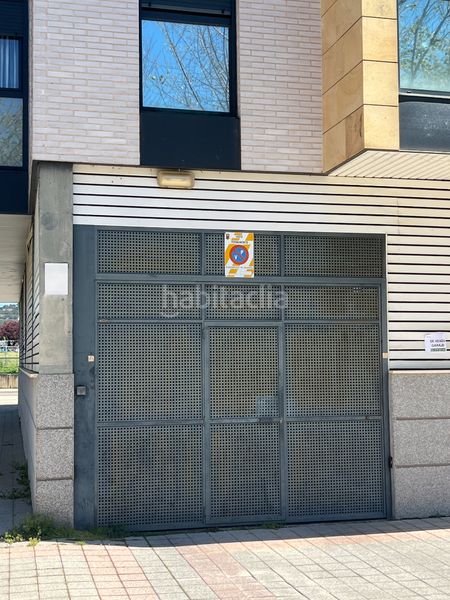 Foto badf8754-2f5e-4ae3-906a-42493c43acaa. Aparcament cotxe a calle jardines 72 a Santiago - San Telmo Palencia